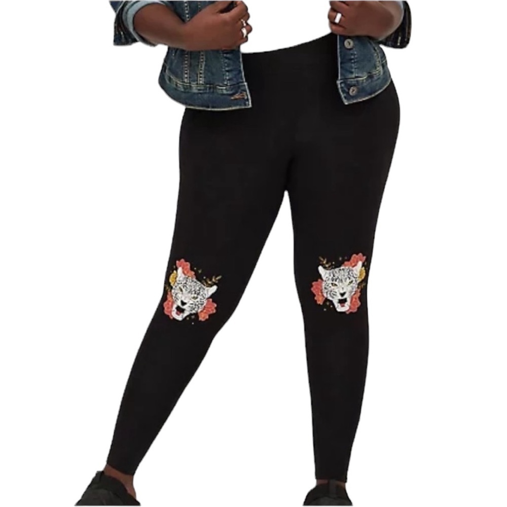 Torrid Cheetah Knee Print Premium Pocket Leggings Size 2